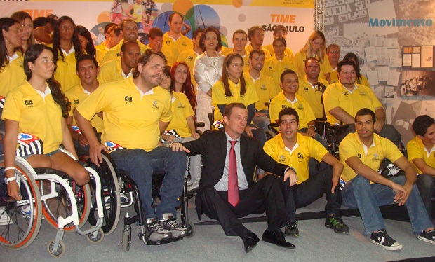 Atletas reunidos na apresentação do Time São Paulo 2014