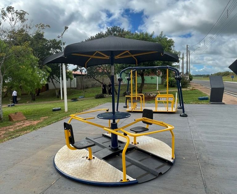 Governo de SP inaugura playground adaptado para pessoas com deficiência em Dois Córregos