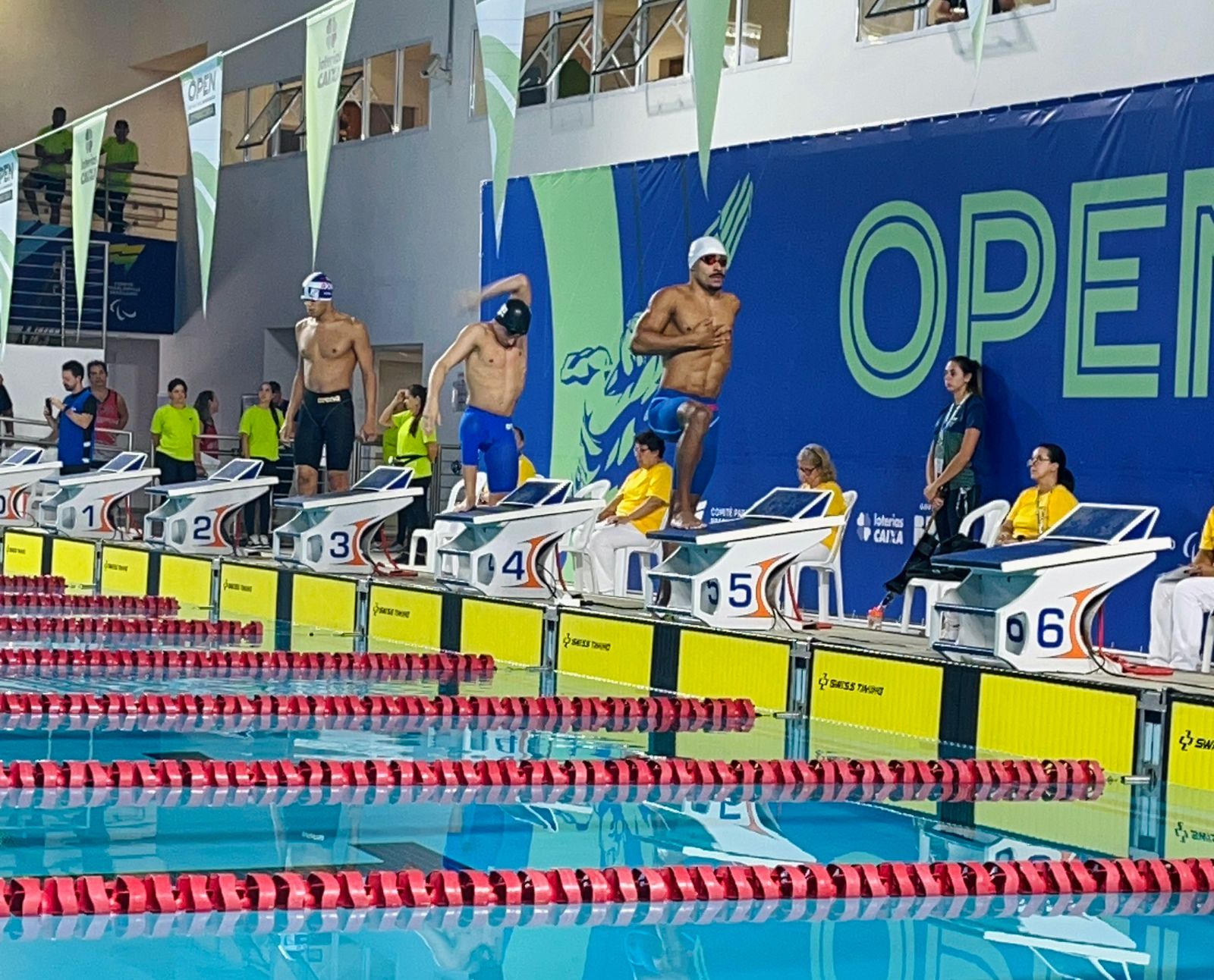Atletas de natação do Time SP buscam classificação para os Jogos de Paris 2024 em competição internacional na capital